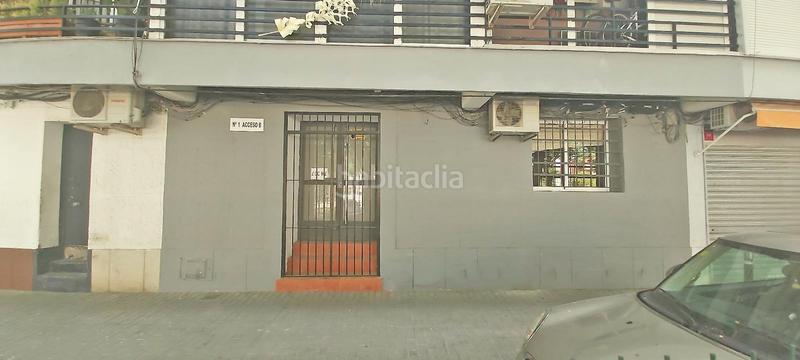 Foto f4233c32-0b42-49aa-9385-a51d724af095. Rent business premise in plaza virgen de la amargura 1 in Sevilla