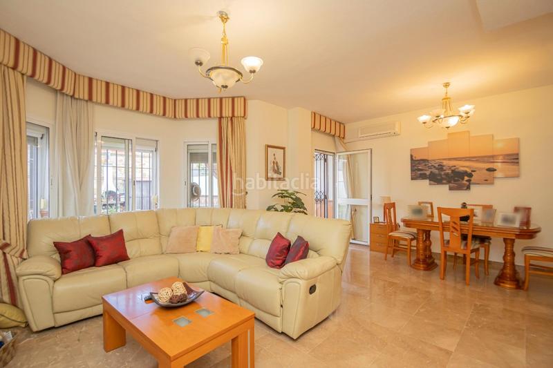 Foto 167cf384-d755-4b7e-bff2-1e6a76c35e15. Doppelhaus mit parking in Condequinto Montequinto