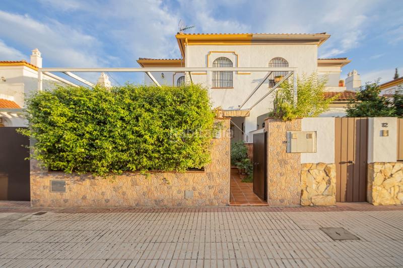 Foto e26ca375-d546-467c-bf45-bc0d189e4a11. Doppelhaus mit parking in Condequinto Montequinto