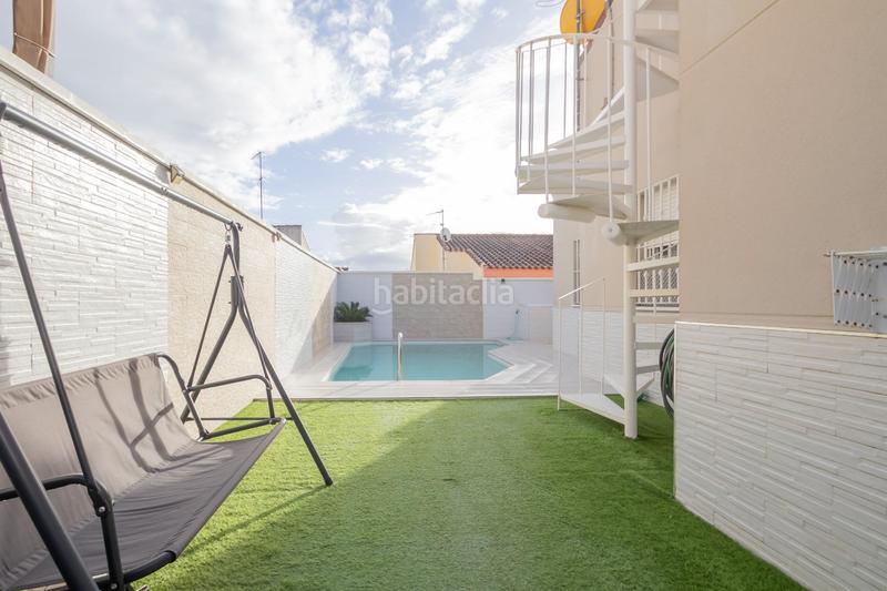 Foto 061d5678-cf3a-4866-84bc-d7c77348967a. Casa bifamiliare con parcheggio piscina in Bollullos de la Mitación