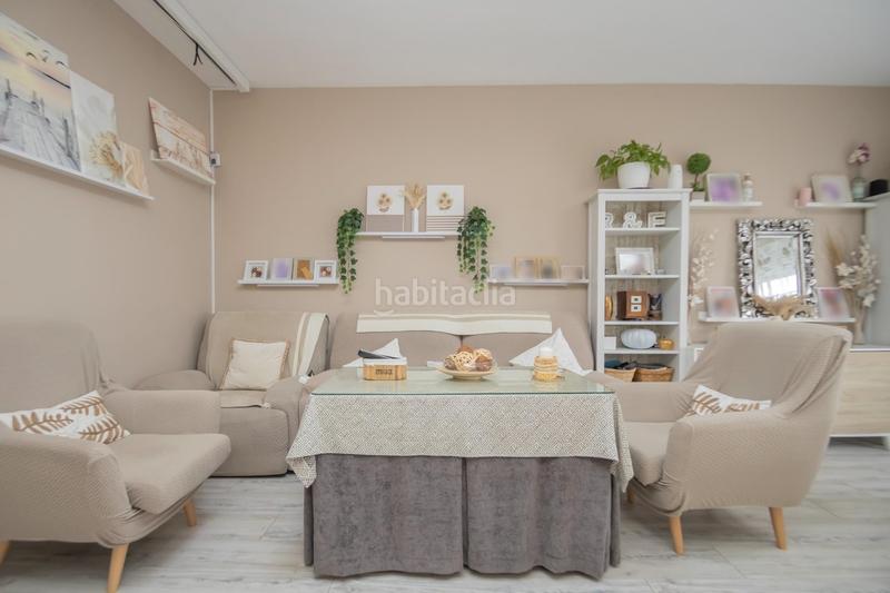 Foto 2bf8ee94-fd71-4b44-9d83-bb30b2c48b42. Casa bifamiliare con parcheggio piscina in Bollullos de la Mitación