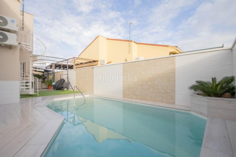 Foto 53b36df5-750c-4997-8ce8-78c5ebfe543c. Casa bifamiliare con parcheggio piscina in Bollullos de la Mitación