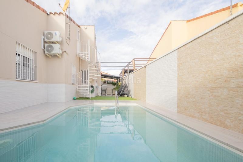Foto 5cfa750a-e572-46a1-8311-eb5097ce39f0. Casa bifamiliare con parcheggio piscina in Bollullos de la Mitación