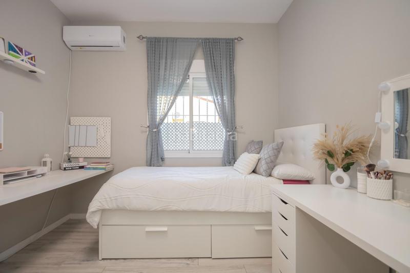 Foto 73aedc32-9557-4ecd-8fcc-aa217d58f422. Casa bifamiliare con parcheggio piscina in Bollullos de la Mitación