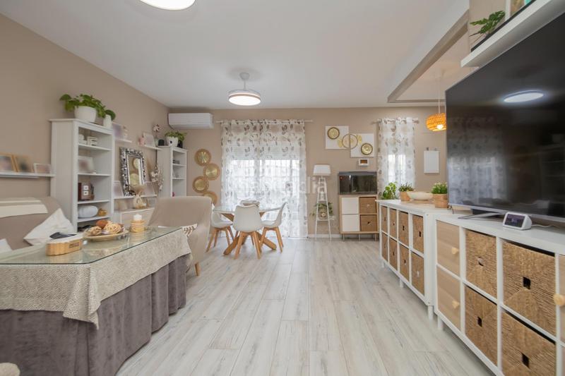 Foto 83bb65e6-0406-4e6c-9e17-fd98c60dc7b3. Casa bifamiliare con parcheggio piscina in Bollullos de la Mitación