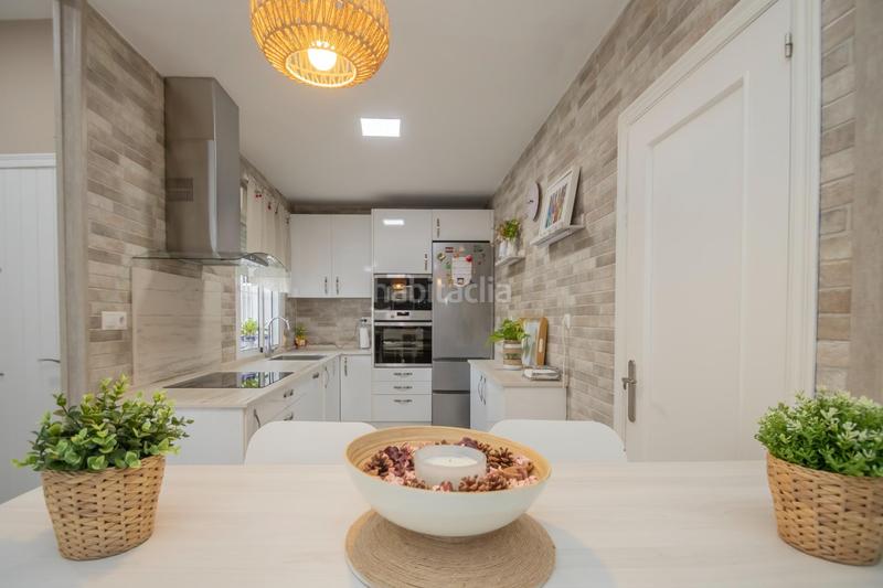 Foto a69918e7-0f94-4f77-953d-772d1263ec2e. Casa bifamiliare con parcheggio piscina in Bollullos de la Mitación