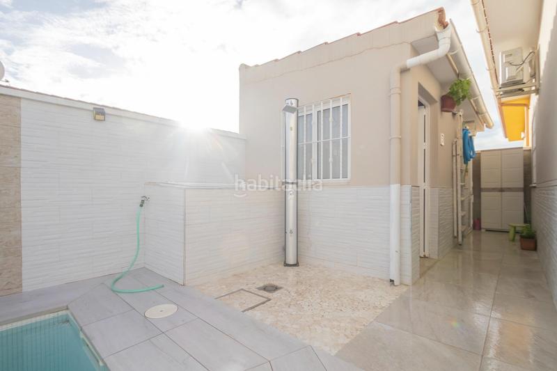 Foto b0f48daa-9b0b-47a6-9ae5-e333d50ebd99. Casa bifamiliare con parcheggio piscina in Bollullos de la Mitación