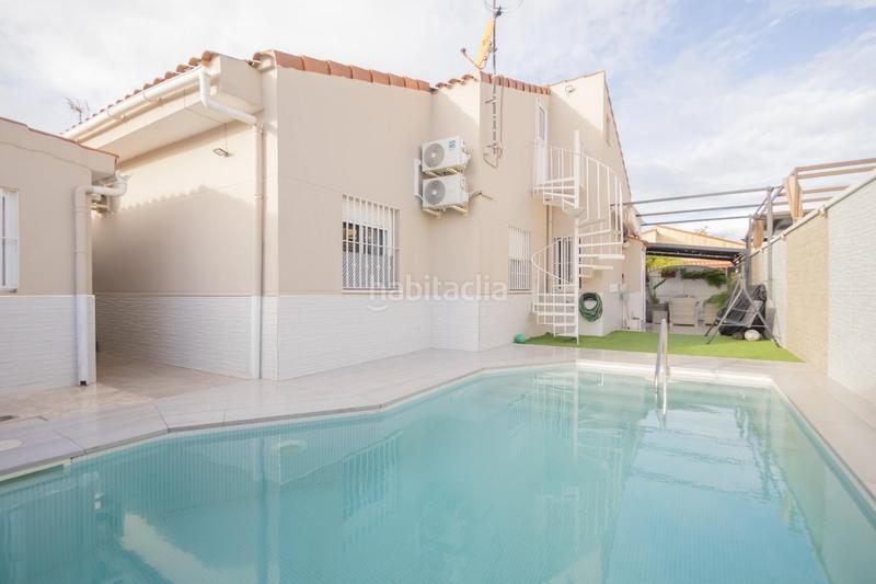 Foto b31588f6-9707-4a19-992a-3254644add1e. Casa bifamiliare con parcheggio piscina in Bollullos de la Mitación