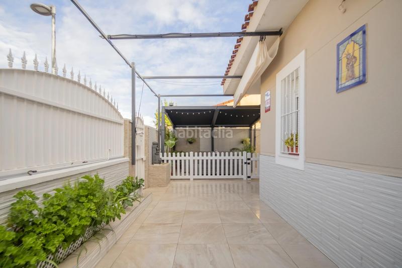 Foto b5751cfd-78fa-4e0b-83f5-86263acbdd4c. Casa bifamiliare con parcheggio piscina in Bollullos de la Mitación