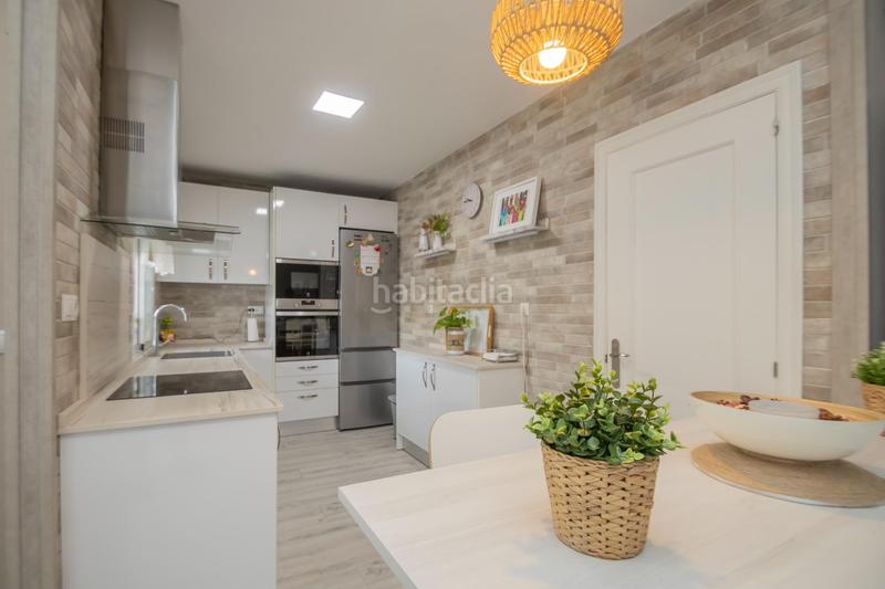 Foto c5a8623c-eaa2-4fb8-9e45-fbadeb2ce75f. Casa bifamiliare con parcheggio piscina in Bollullos de la Mitación