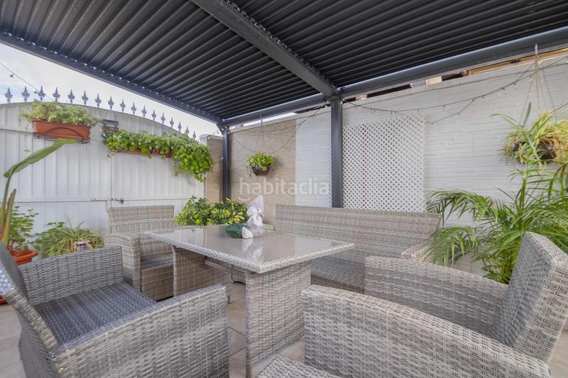 Foto df5b44cd-08e0-483f-a00b-87e05291779a. Casa bifamiliare con parcheggio piscina in Bollullos de la Mitación