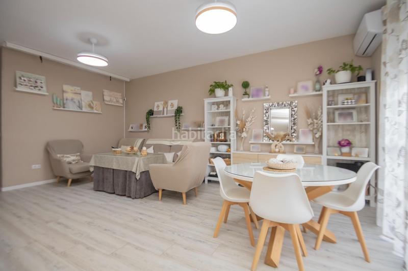 Foto e88de51b-dc8b-42bc-9771-121a40a0acd8. Casa bifamiliare con parcheggio piscina in Bollullos de la Mitación