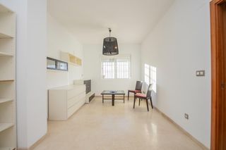 Piso en Salteras. Luminoso y confortable piso en planta baja.