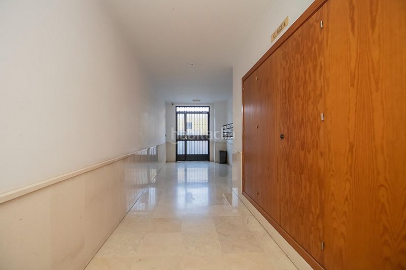 Foto cacd2f5f-68cc-4d00-9a8d-c12a2514a4b2. Pis amb aparcament a Salteras