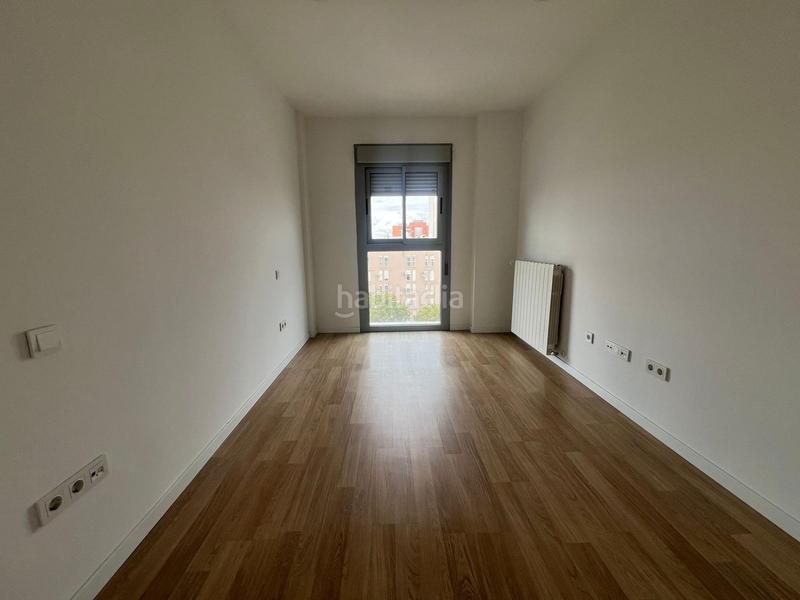 Foto 0bc0a0a0-0035-4a5d-a200-46db83f2699e. Alquiler piso moderno y acogedor piso en alquiler con amplias comodidades en Tomares