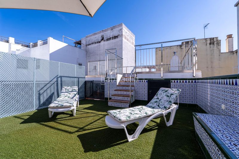 Foto 0a672736-9a7b-4200-bf55-ac01a0823c48. Àtic amb piscina a Triana Este Sevilla