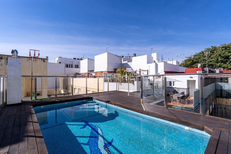 Foto 45d3134b-5167-4002-b023-6bd0b3a53a9e. Àtic amb piscina a Triana Este Sevilla