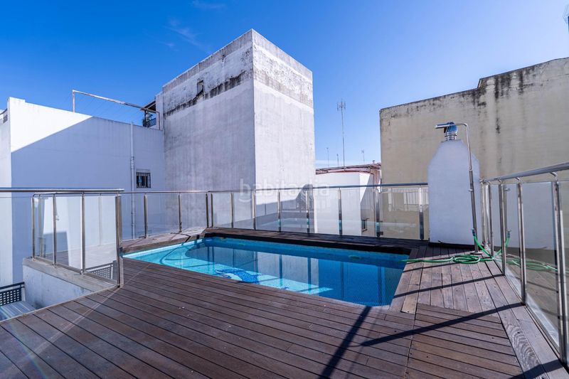 Foto 95e79e2f-4c71-4fd2-a09f-64303b1be6e3. Àtic amb piscina a Triana Este Sevilla