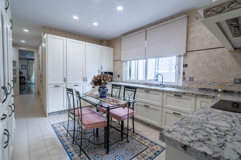 Foto ad68ae35-a538-4d44-9e85-9bd01f9e8747. Àtic amb piscina a Triana Este Sevilla