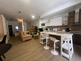 Rent Flat in La Calzada - La Florida. Espectacular loft de concepto abierto con dos ambientes de dormi