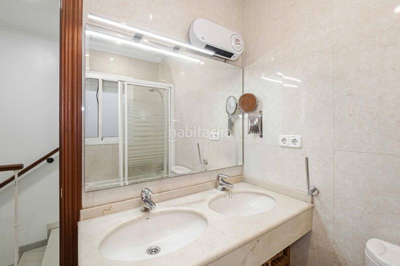 Foto 0e484a75-be13-496c-930e-90fea3d46888. Casa amb aparcament a Cruz Roja Sevilla
