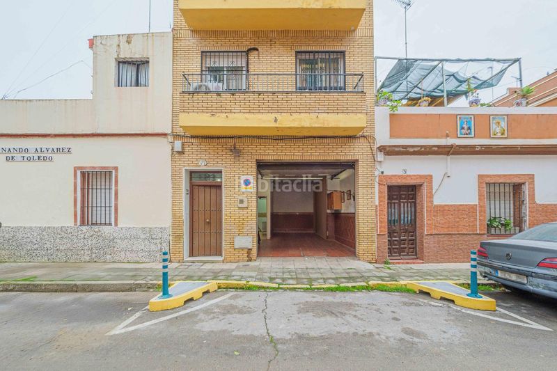 Foto 38256f4d-1475-4494-bd2f-e44c4776fa24. Casa amb aparcament a Cruz Roja Sevilla