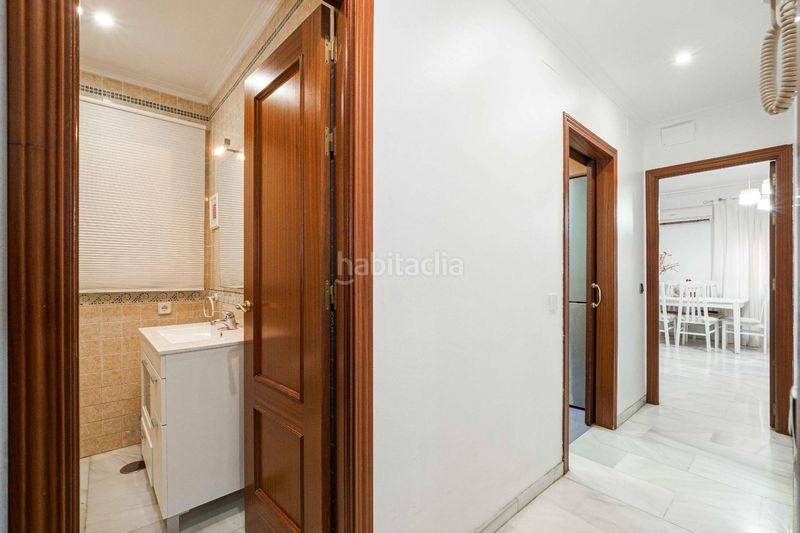 Foto 962fb7d5-2e7e-4f42-a0cb-c3d5e9c3fbe3. Casa amb aparcament a Cruz Roja Sevilla