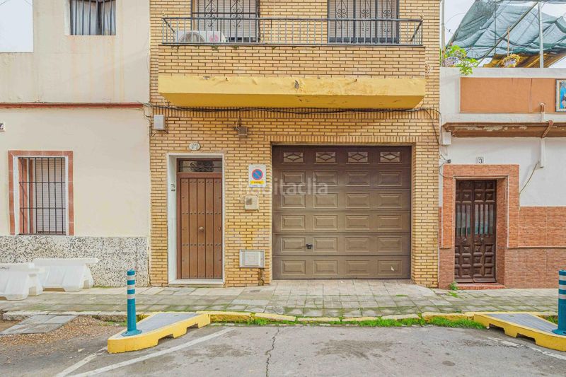 Foto be810f5b-0a9f-48a9-87f6-24df11349e16. Casa amb aparcament a Cruz Roja Sevilla