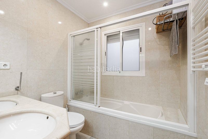 Foto c0a64c37-4897-45e2-93d3-17084eefa4b3. Casa amb aparcament a Cruz Roja Sevilla