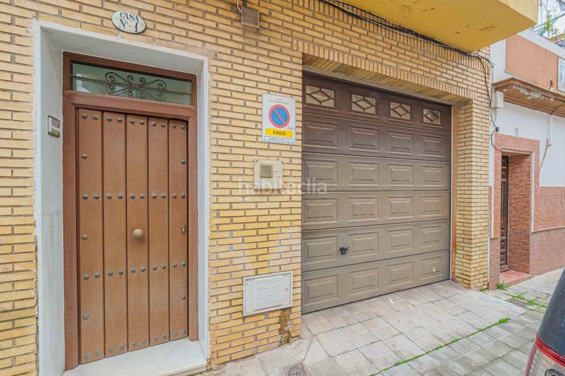 Foto ce18b042-6e70-49c5-af28-0b2e99b2c326. Casa amb aparcament a Cruz Roja Sevilla