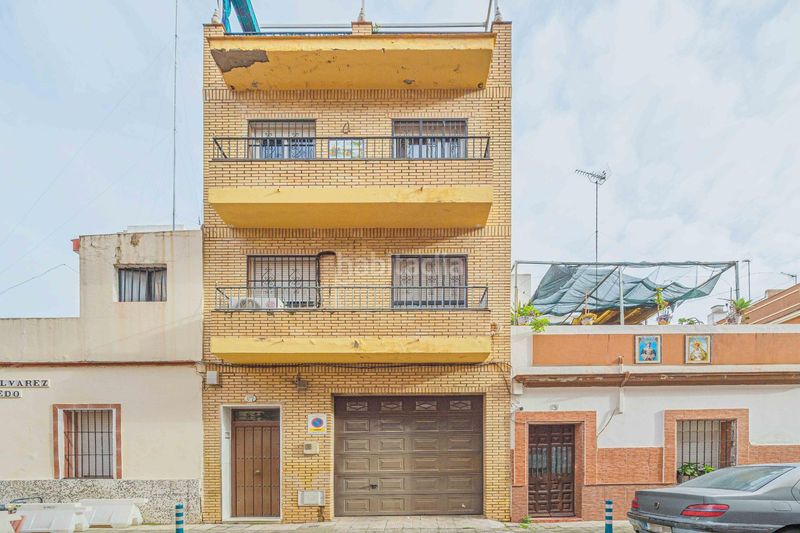 Foto ee790573-4824-4bea-b629-3e5911574b95. Casa amb aparcament a Cruz Roja Sevilla