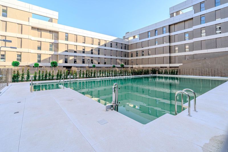 Foto 4b3cb2a1-1357-4cd1-a0e2-4af128ac3a34. Pis amb aparcament piscina a Aljamar Tomares