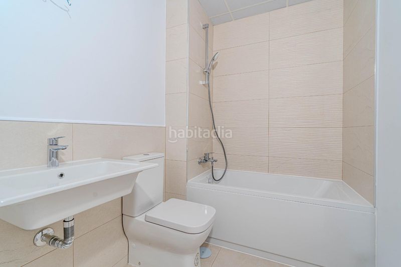 Foto f111ae15-d285-4ca4-b691-d4bd6209f6c2. Pis amb calefacció aparcament piscina a Aljamar Tomares