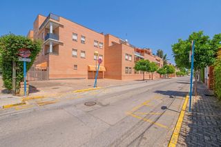 Flat  Mar baltico. Piso en mairena del aljarafe en urbanización privada con amplias