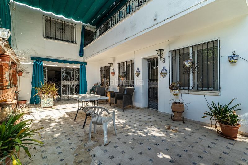 Foto bad7ee53-981d-4276-9a1c-4e1e4fd7f6c4. Casa amb piscina a Valencina de la Concepción