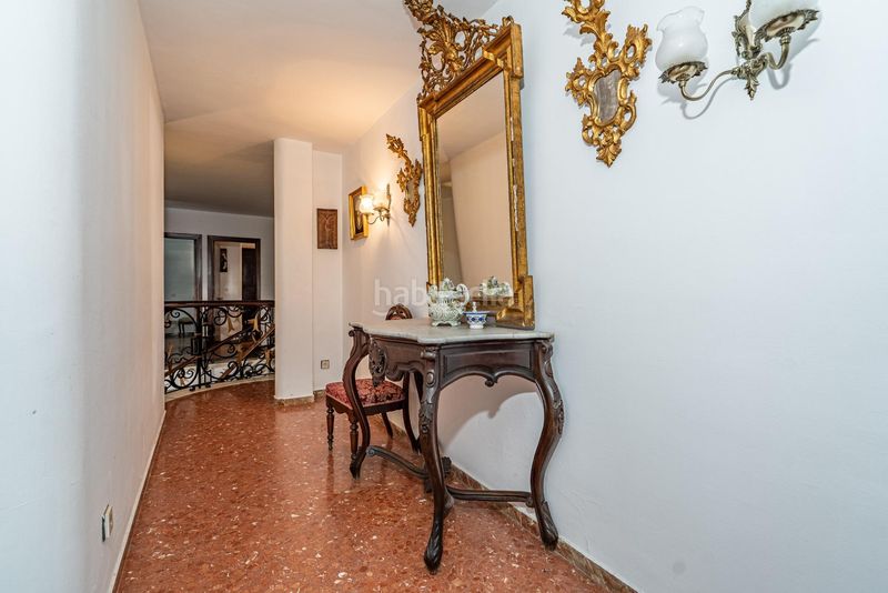 Foto bdf87cda-982b-4412-95e3-37e7b6a59270. Casa amb piscina a Valencina de la Concepción