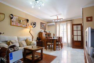 Casa a schiera in Algaba (La). Magnífica casa adosada con terraza en la algaba