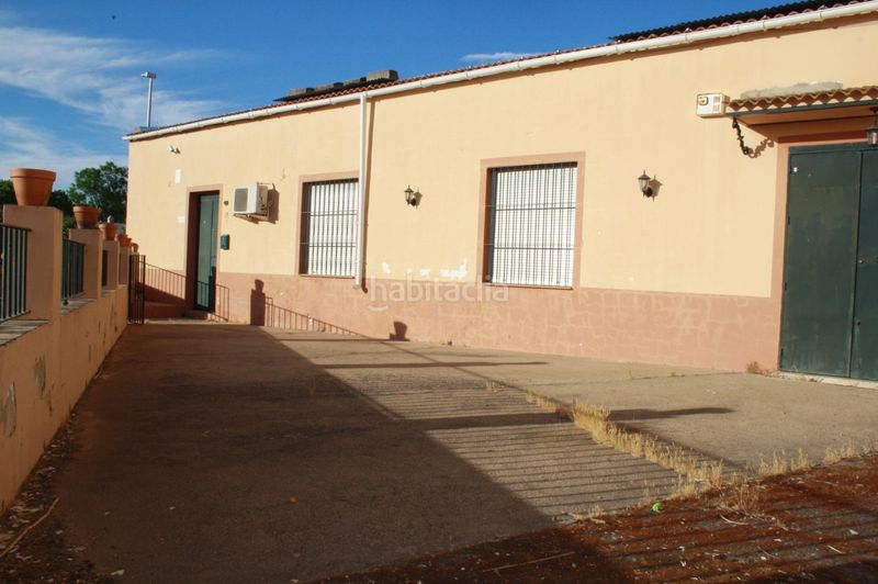 Foto 715468d8-59ba-4c28-b6b6-c1ef58d5ec5e. Lloguer local comercial a Carrión de los Céspedes
