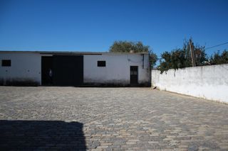 Terreno residencial en Carrión de los Céspedes. Magnifico terreno, para construir cocheras o viviendas en sevill