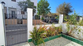 Casa adossada a Calle de pablo neruda 24. Casa adosada en zona tranquila de castilblanco de los arroyos