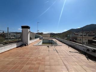 Casa adossada a Montornès del Vallès. Magnifica casa con piscina