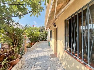 Planta baja en Els Molins. Planta baja esquinera + local de 20m2