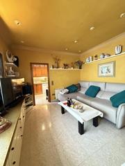 Appartamento in Rocafonda. Acogedor piso de grandes dimensiones en rocafonda