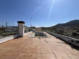 Casa a Montornès del Vallès. Espectacular casa con piscina en el centro de montornes