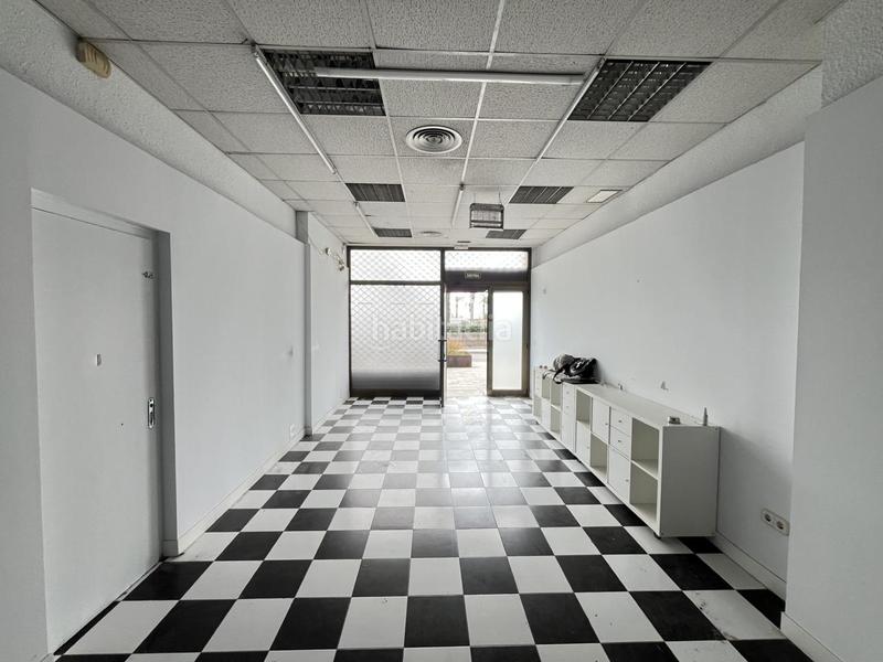 Foto c5be8ef6-ce4e-4e60-89fa-f97c4bfa4e07. Alquiler local comercial magnifico local en primera linea de mar en Mataró