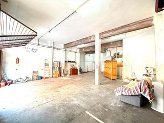 Local Comercial en Cerdanyola Sud. Espectacular local esquinero a pie de calle