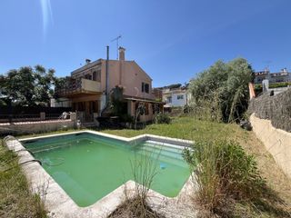 Haus in Canyamars. Espectacular casa con piscina