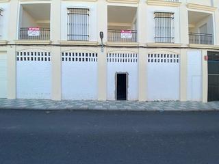 Edifici a Avenida los trabajadores 2. Local con 266 metros