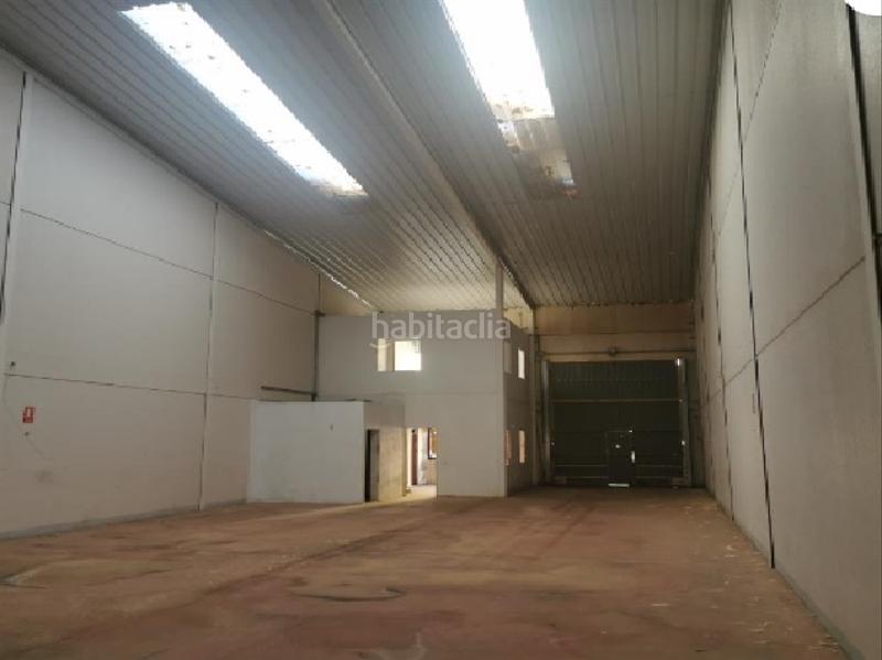 Foto 784c9f6b-e482-4520-836f-19b16fa3447b. Capannone industriale in Burguillos