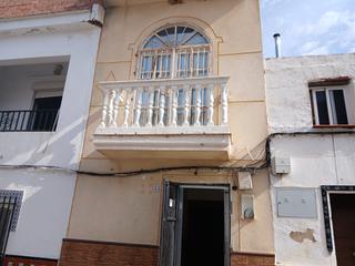 Casa adossada  Avenida gerena. Vivienda adosada en venta en guillena